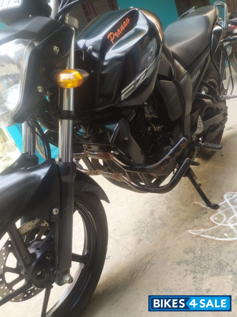 Black Yamaha FZ16