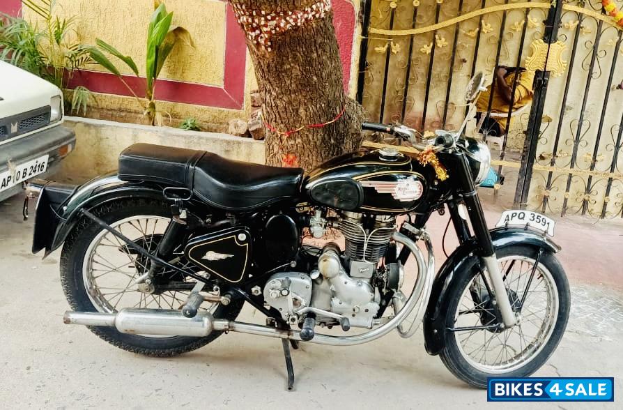 Black Royal Enfield Bullet 350