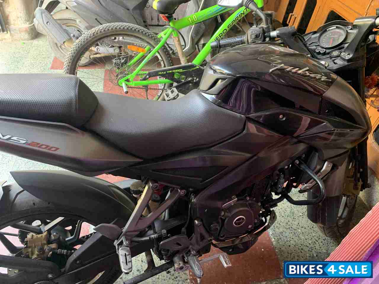 Black Bajaj Pulsar 200 NS