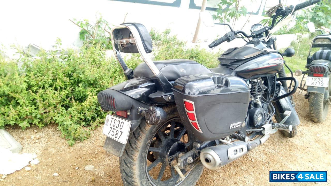Black Bajaj Avenger Street 220