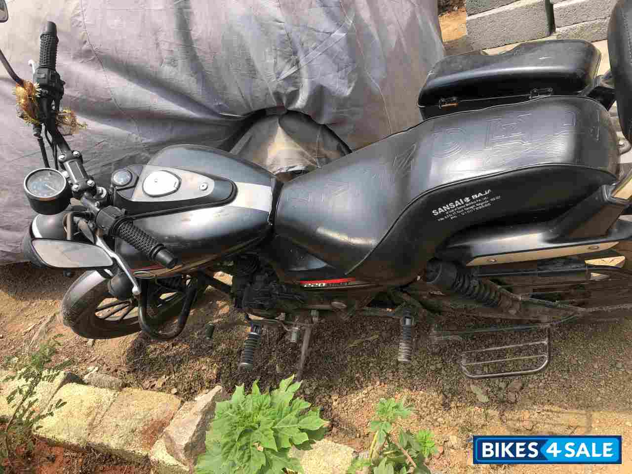 Black Bajaj Avenger Street 220