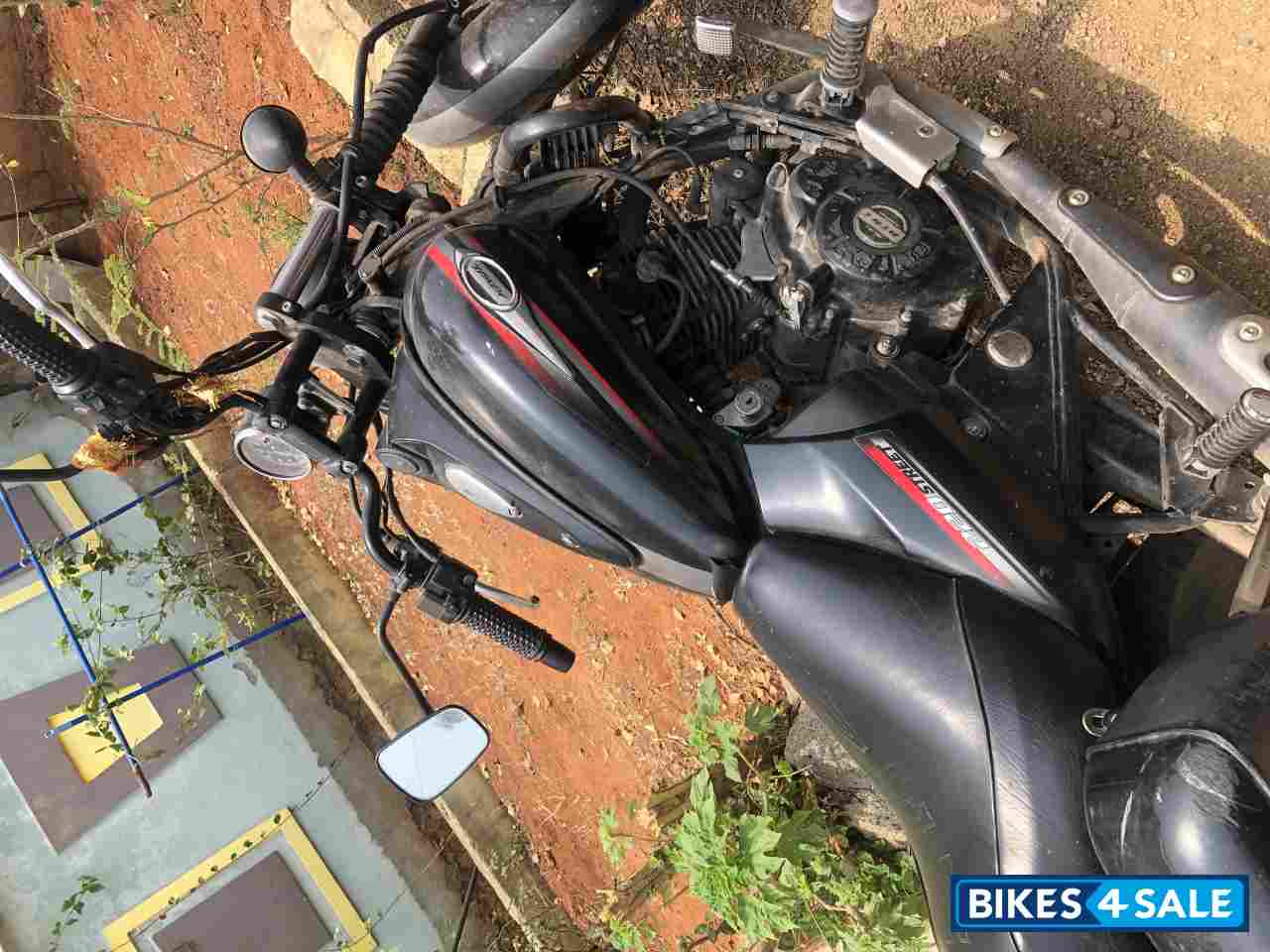 Black Bajaj Avenger Street 220