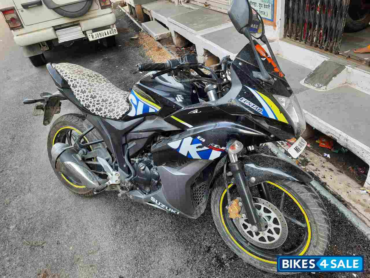Blue Black Suzuki Gixxer SF