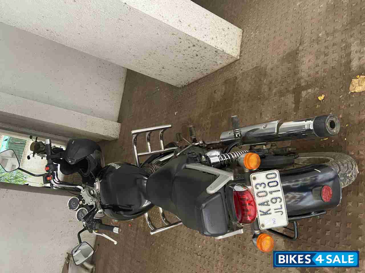 Matte Black Royal Enfield Thunderbird 350