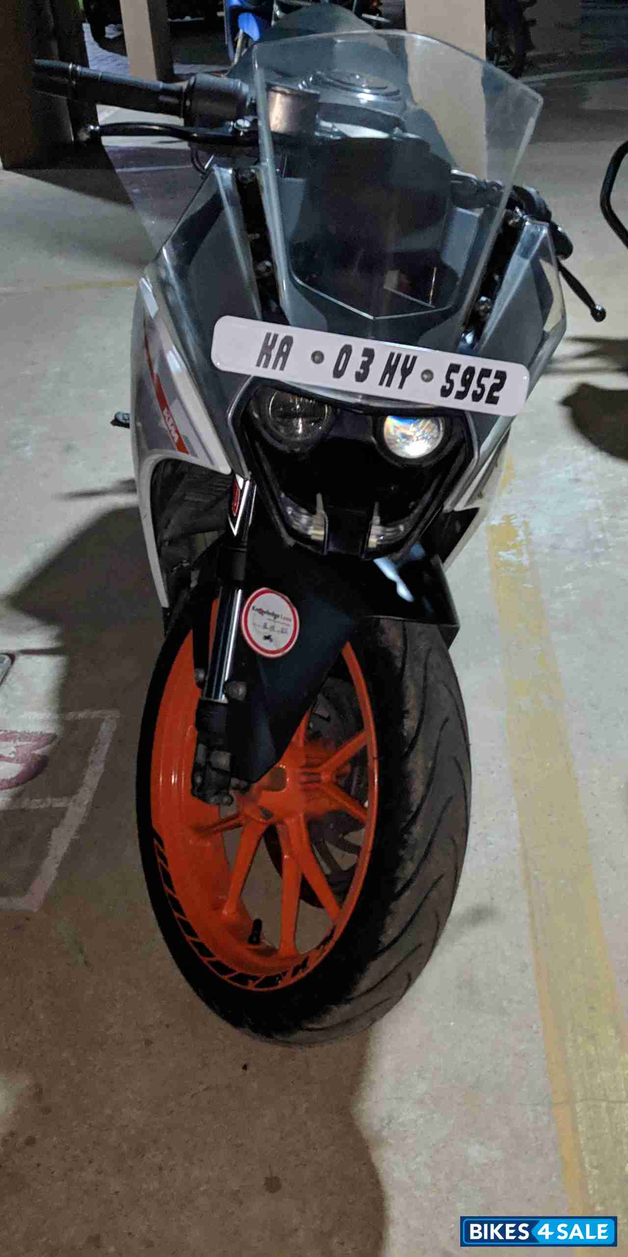 White KTM RC 390