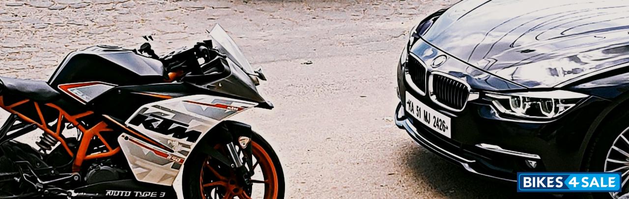 White KTM RC 390