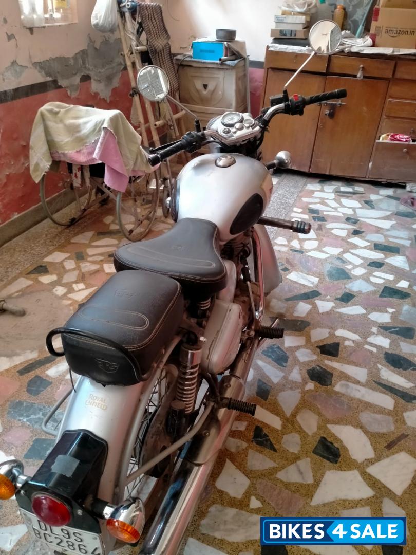 Silver Royal Enfield Classic 350 Silver Royal Enfield Classic 350