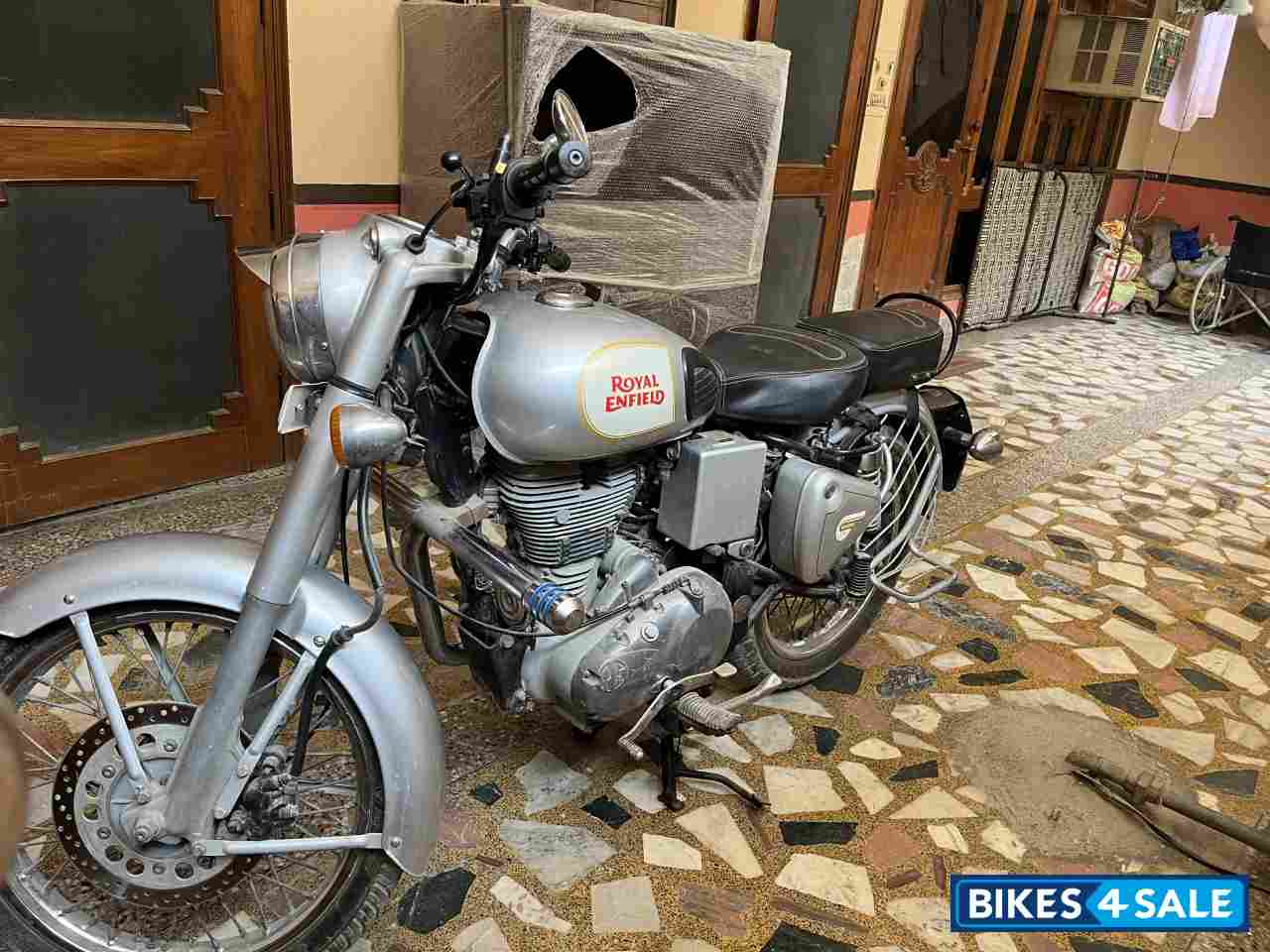 Silver Royal Enfield Classic 350 Silver Royal Enfield Classic 350