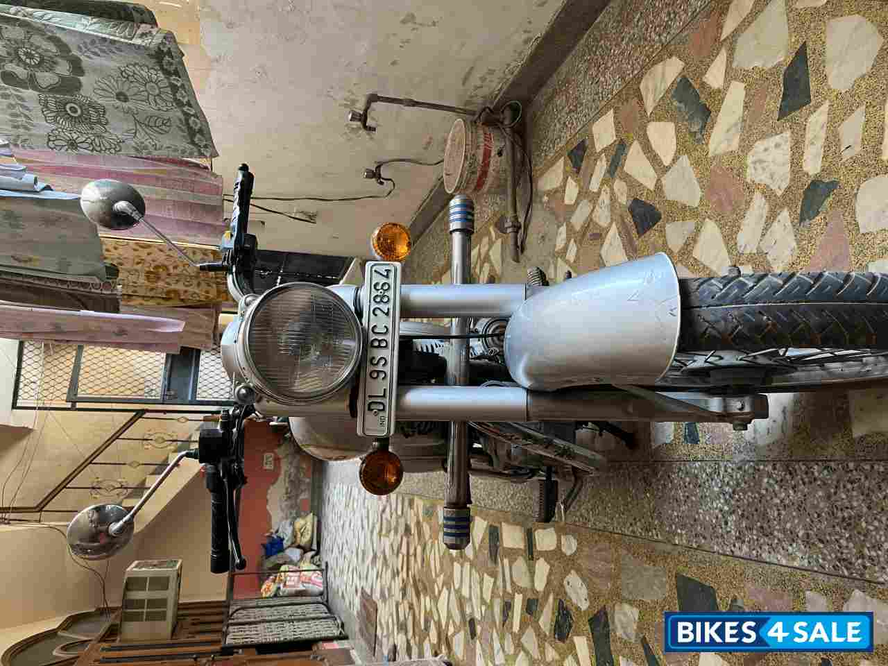 Silver Royal Enfield Classic 350 Silver Royal Enfield Classic 350