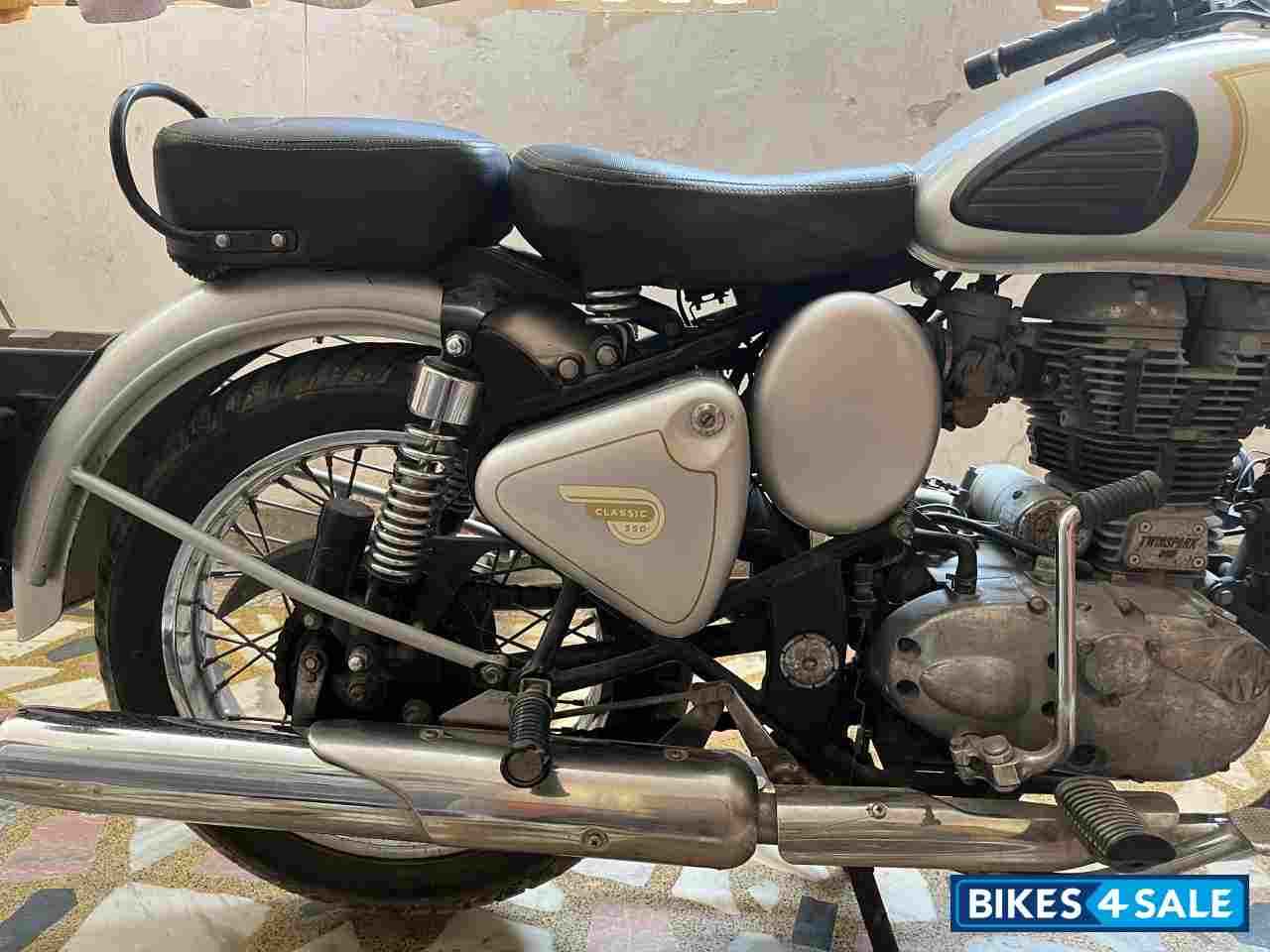 Silver Royal Enfield Classic 350 Silver Royal Enfield Classic 350