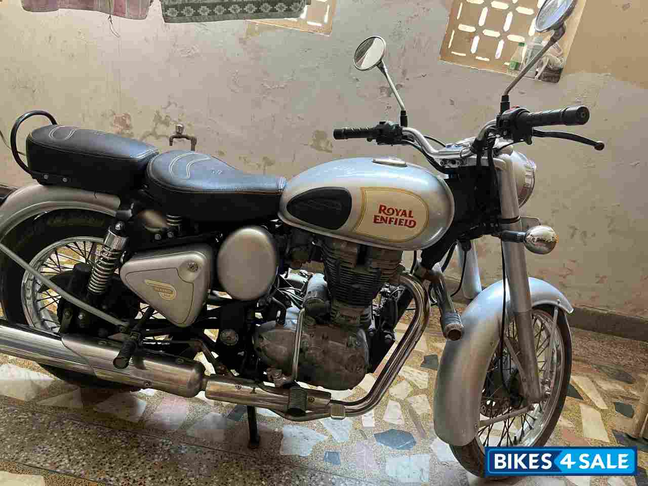 Silver Royal Enfield Classic 350 Silver Royal Enfield Classic 350