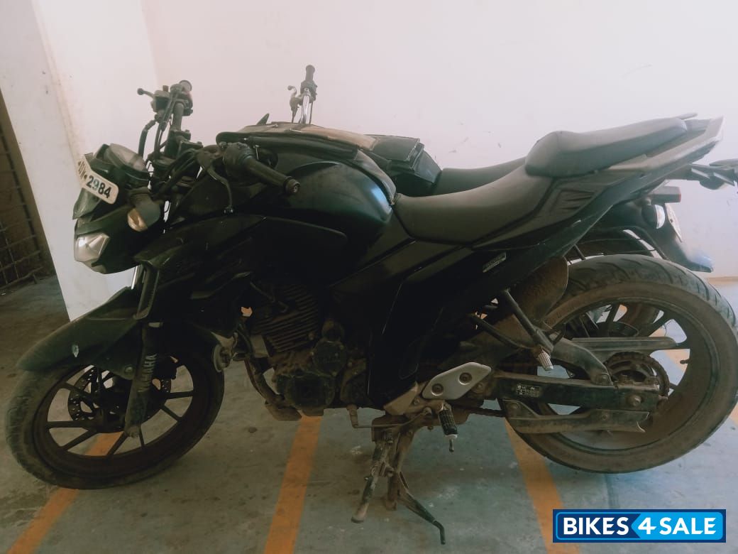 Black Yamaha FZ25
