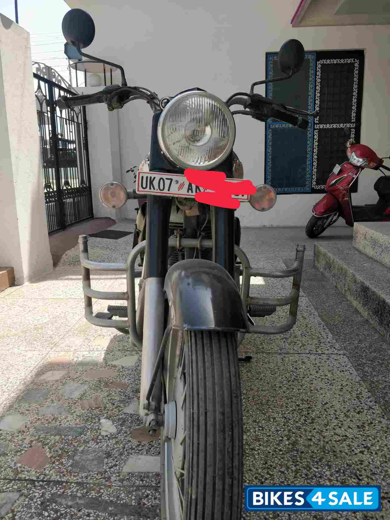 Black Royal Enfield Bullet Standard 350