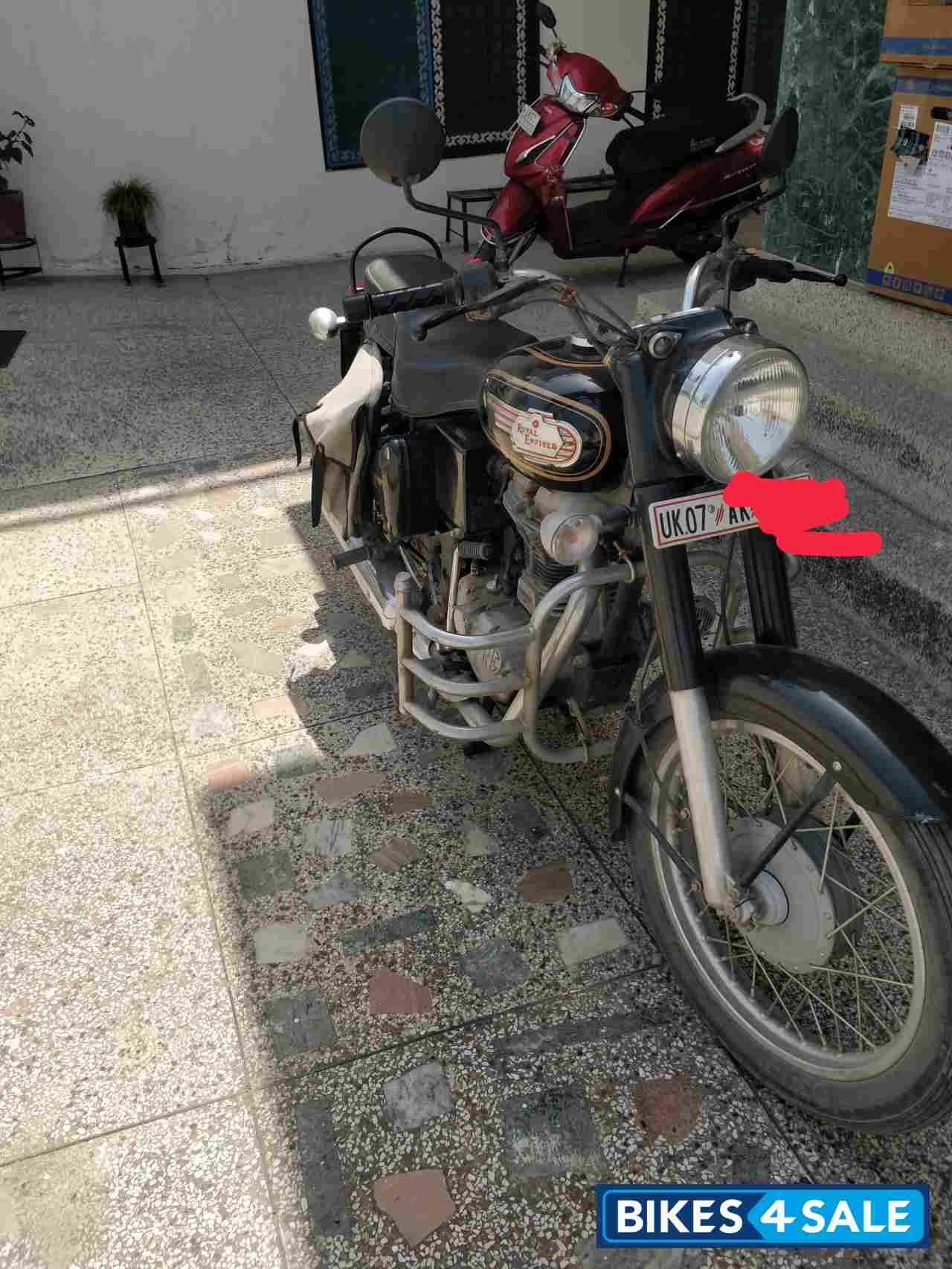 Black Royal Enfield Bullet Standard 350