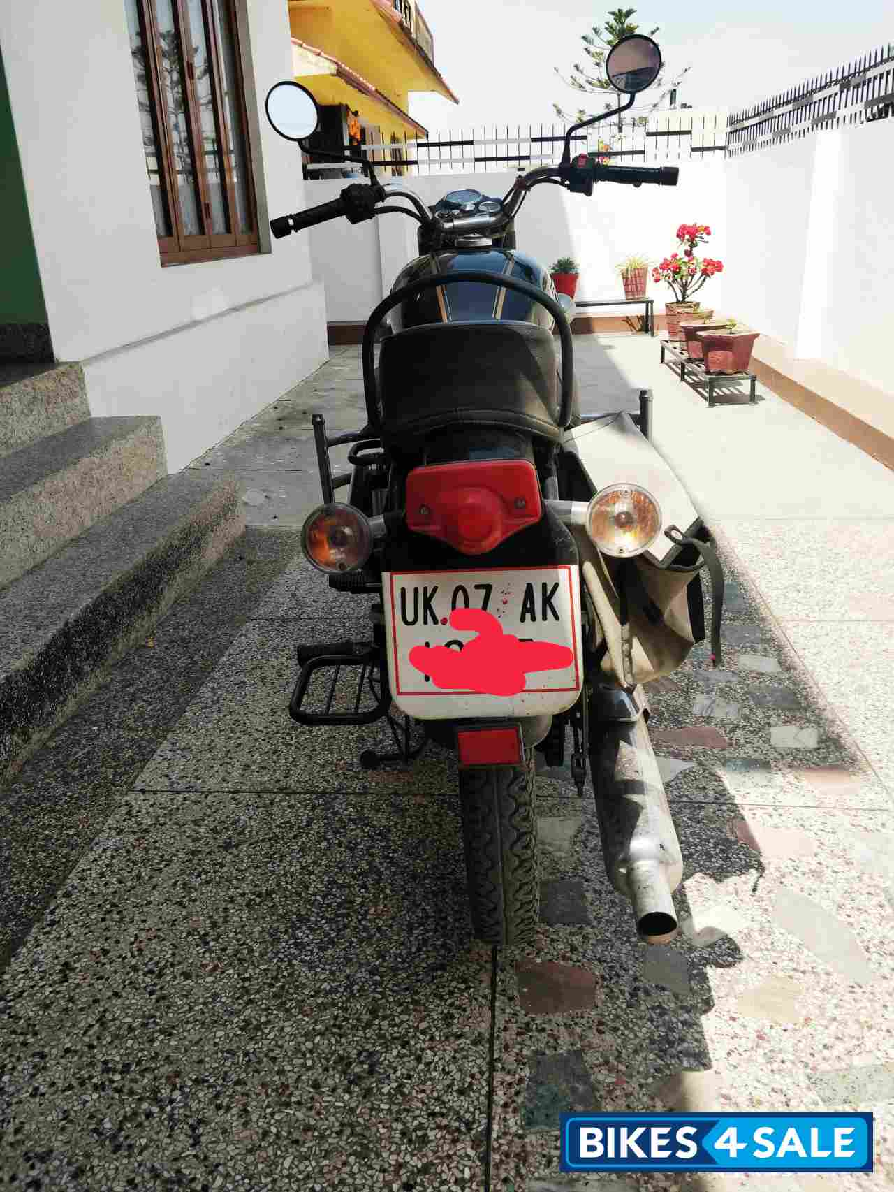 Black Royal Enfield Bullet Standard 350