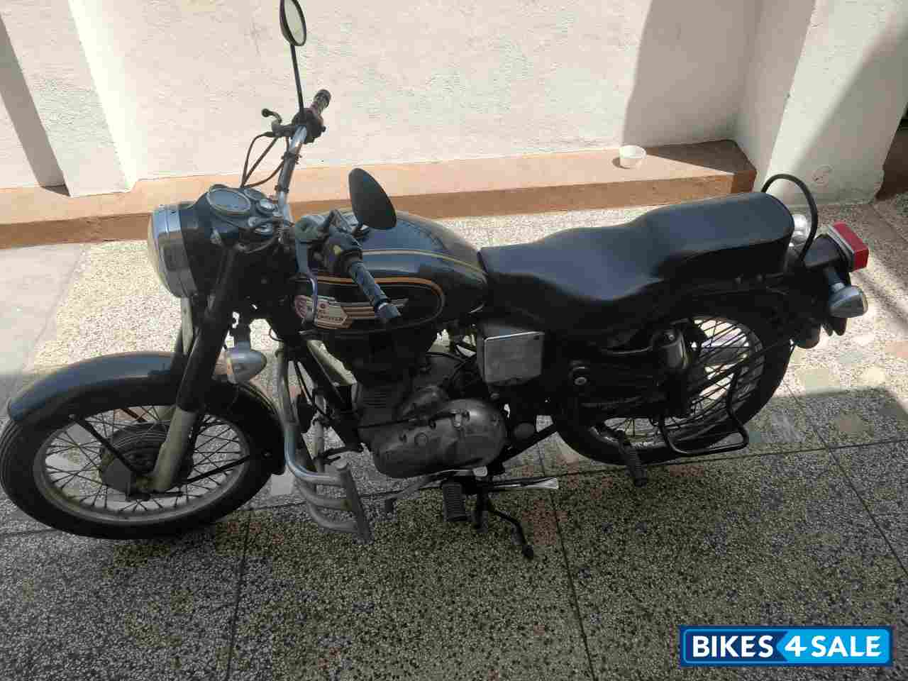Black Royal Enfield Bullet Standard 350