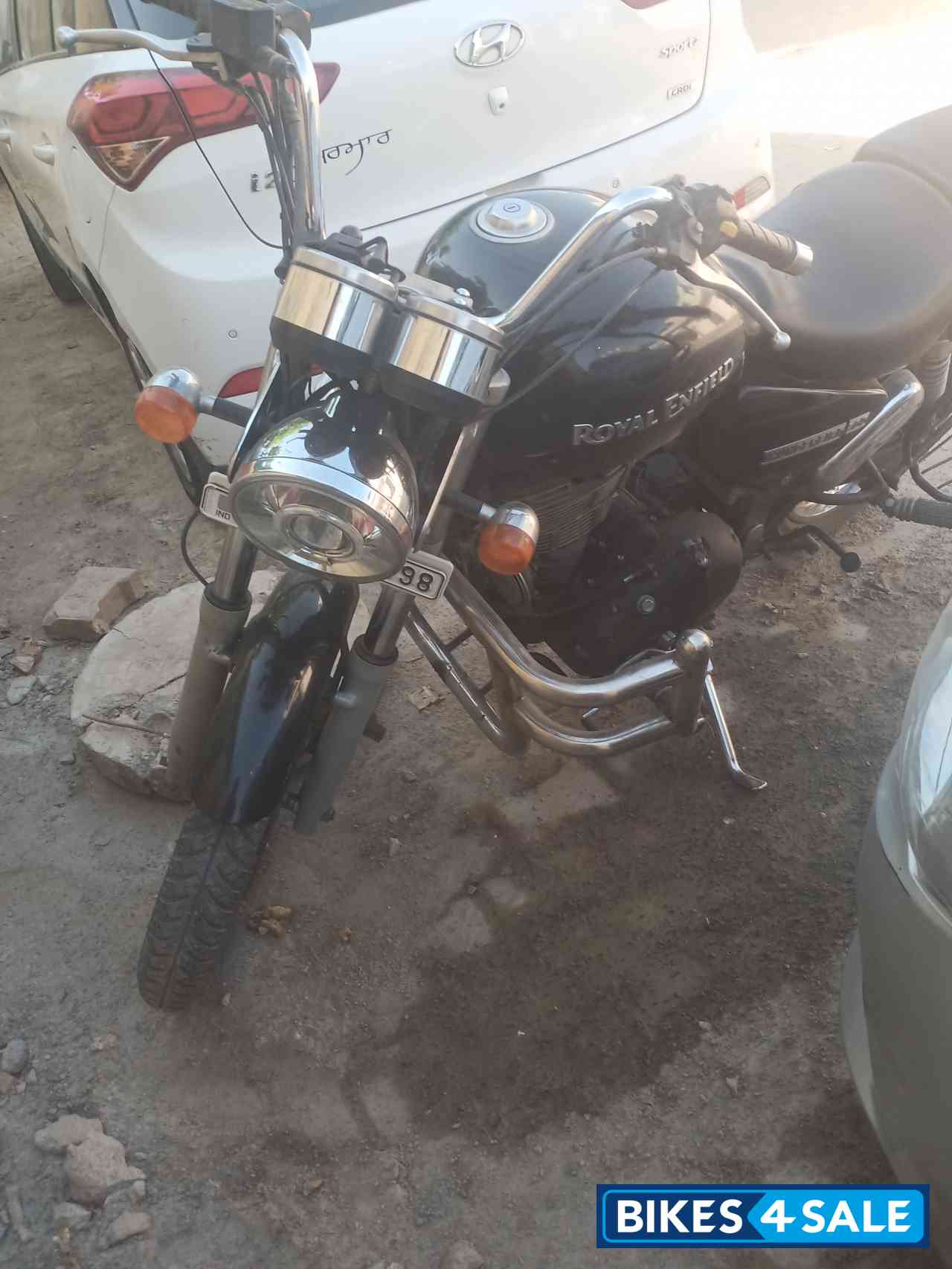 Black Royal Enfield Thunderbird 500