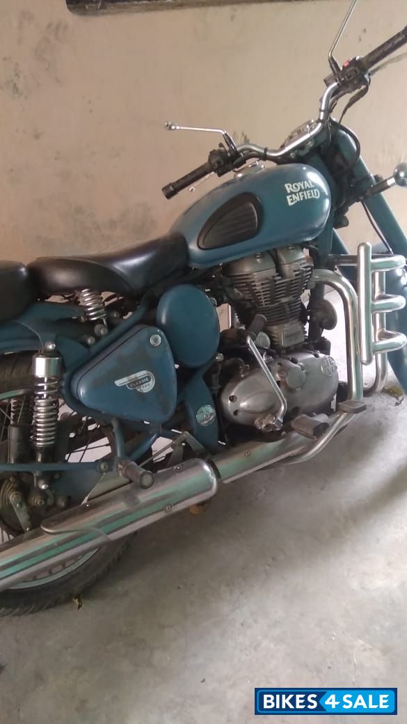 Royal Enfield Classic Squadron Blue Royal Enfield Classic Squadron Blue