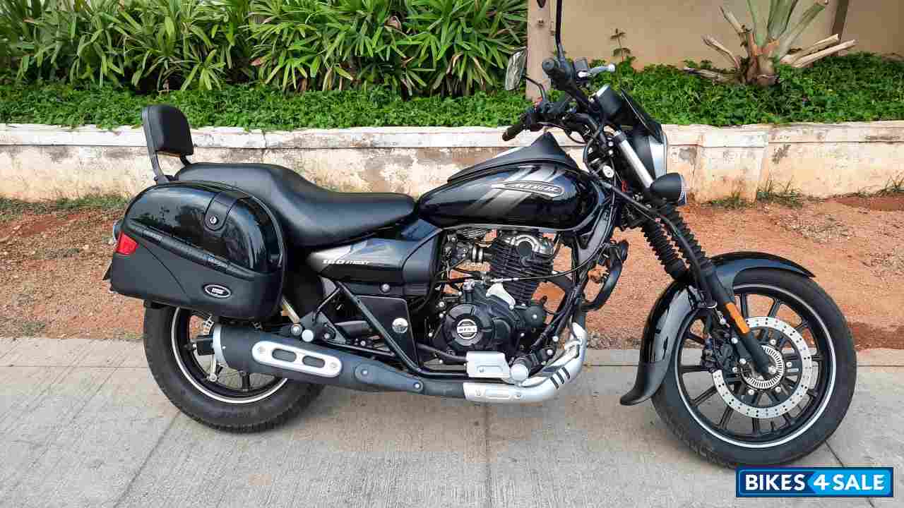 Black Bajaj Avenger Street 160 BS6