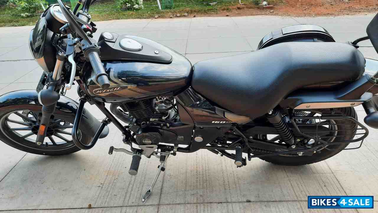 Black Bajaj Avenger Street 160 BS6