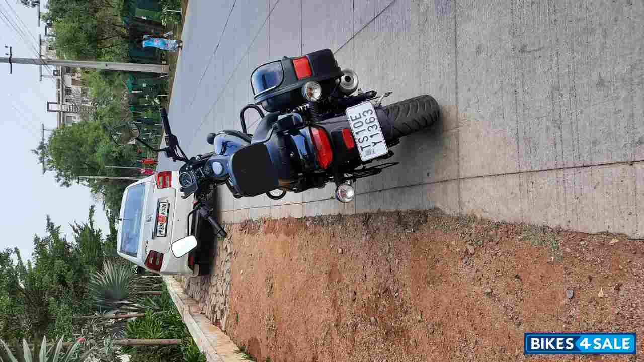 Black Bajaj Avenger Street 160 BS6