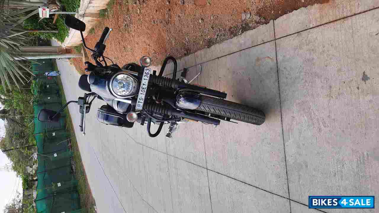 Black Bajaj Avenger Street 160 BS6