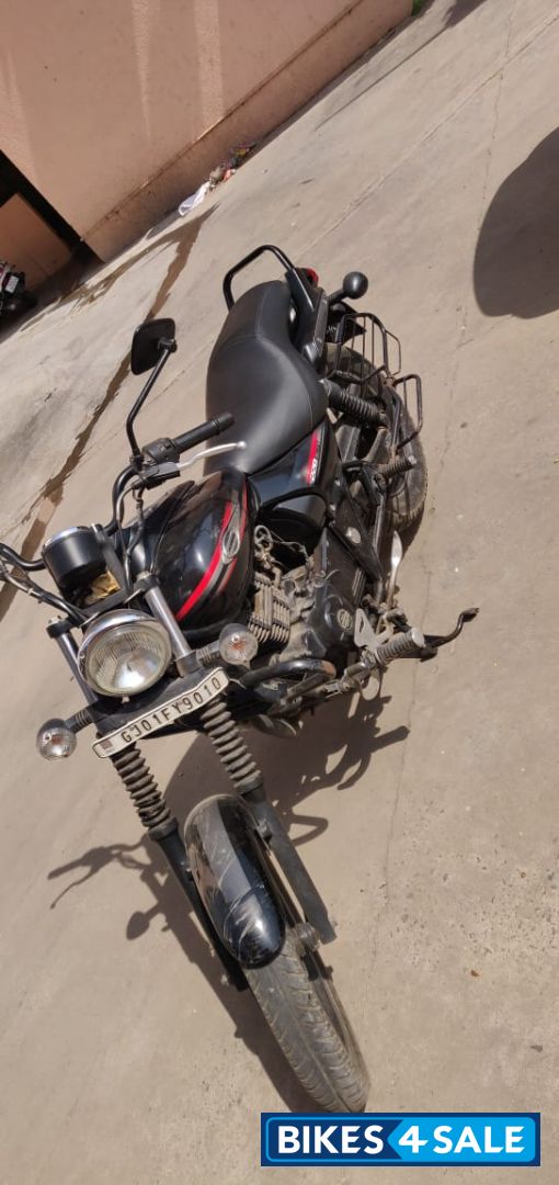 Black Bajaj Avenger Street 220 Black Bajaj Avenger Street 220