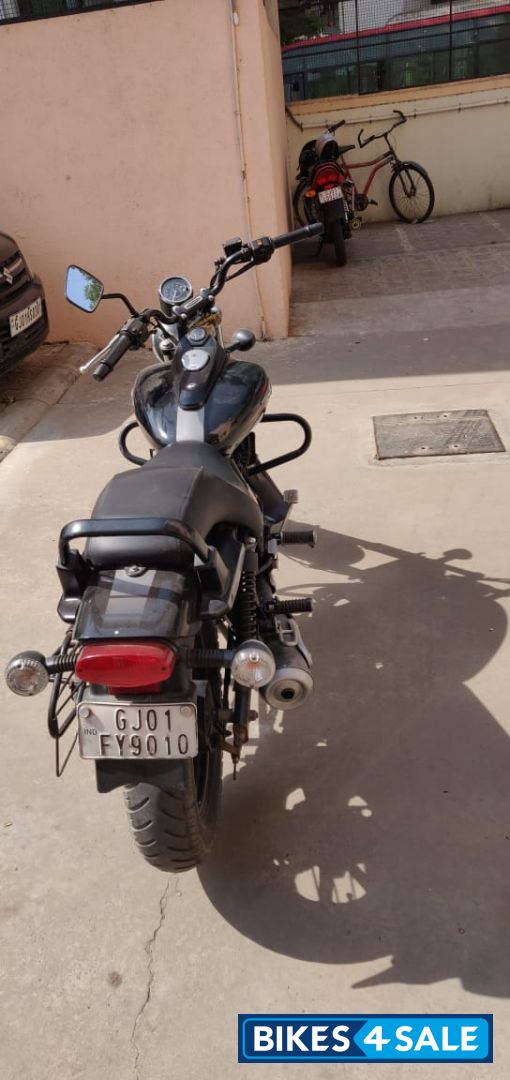 Black Bajaj Avenger Street 220 Black Bajaj Avenger Street 220