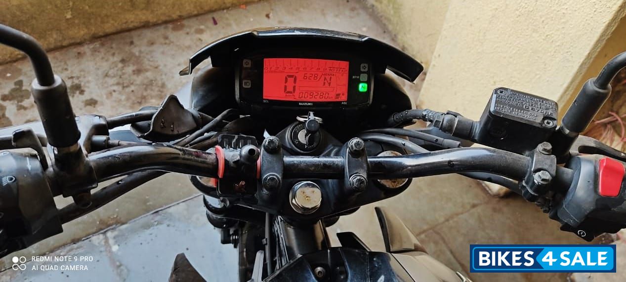 Silver Grey Suzuki Gixxer SP