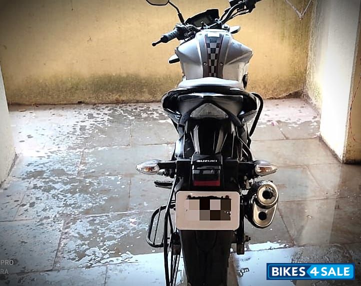 Silver Grey Suzuki Gixxer SP