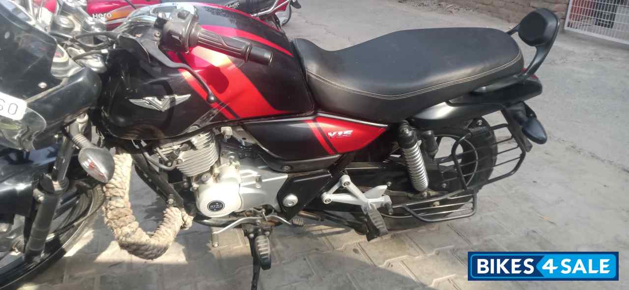 Bajaj V15