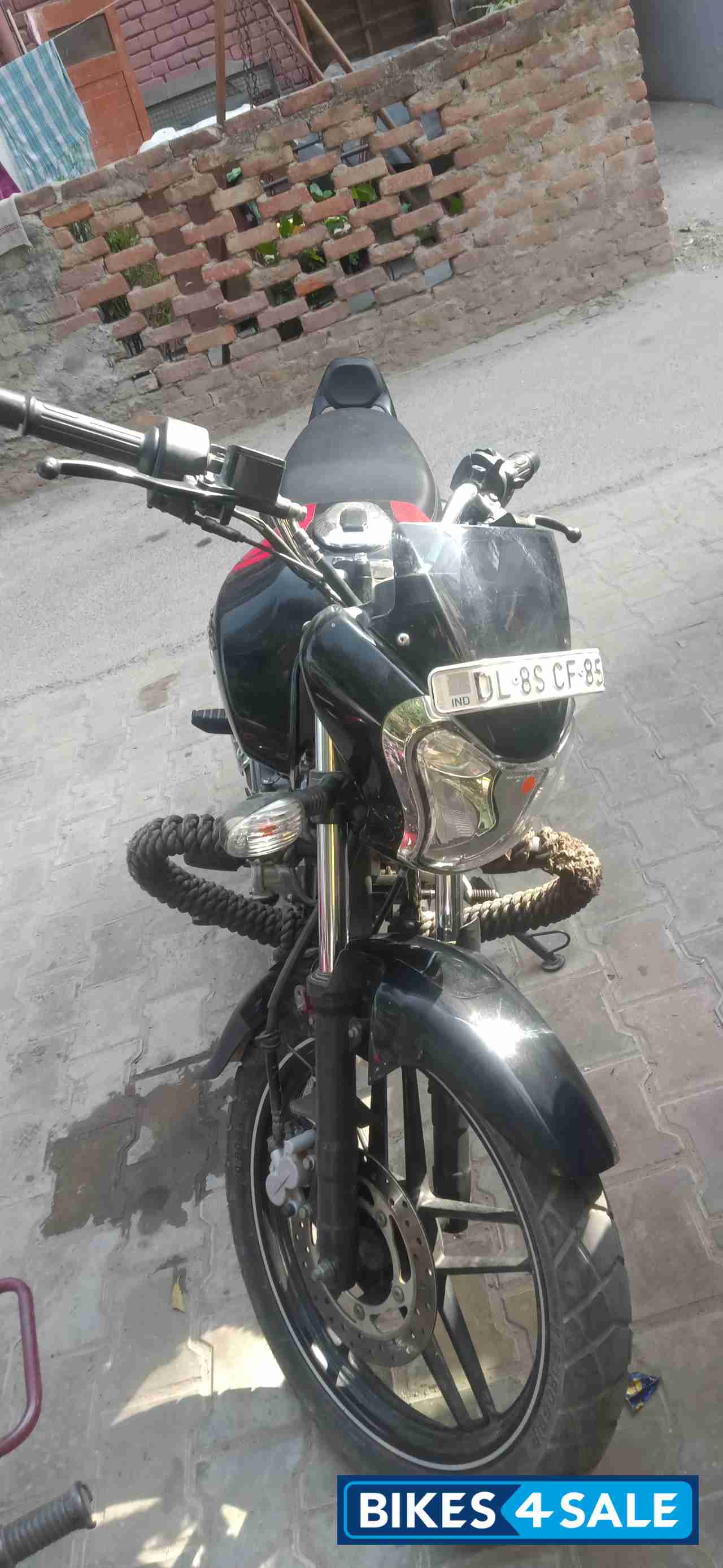 Bajaj V15