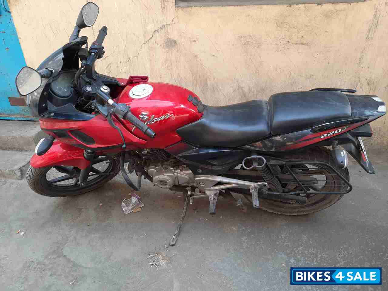 Wine Red Bajaj Pulsar 220 DTSFi