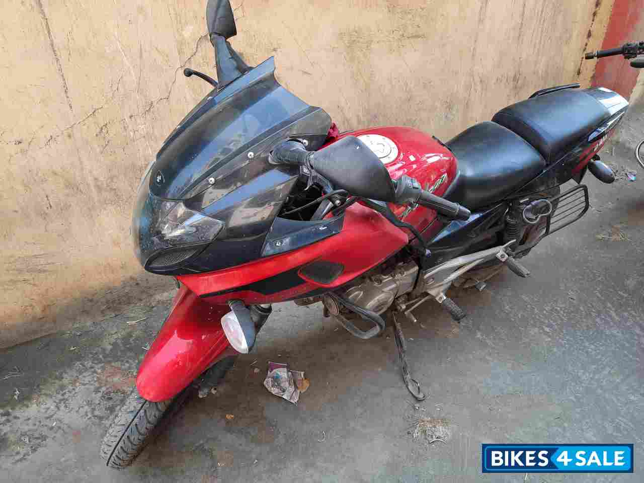 Wine Red Bajaj Pulsar 220 DTSFi