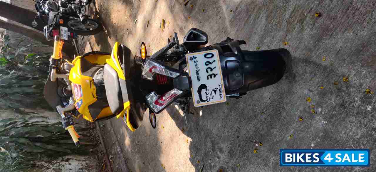 Yellow Bajaj Pulsar RS 200