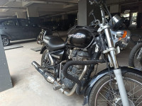 Black Royal Enfield Thunderbird 350