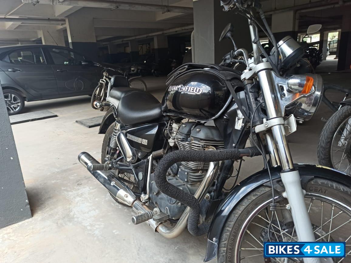 Black Royal Enfield Thunderbird 350