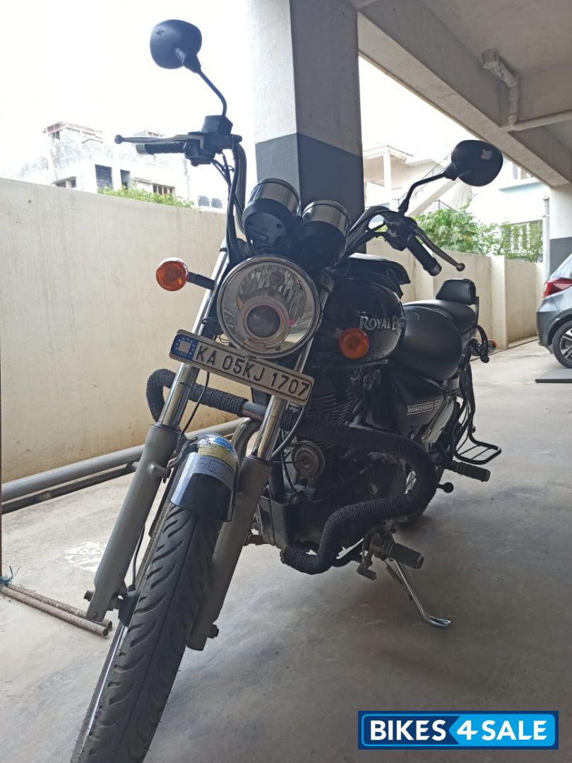 Black Royal Enfield Thunderbird 350