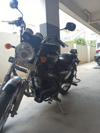 Black Royal Enfield Thunderbird 350