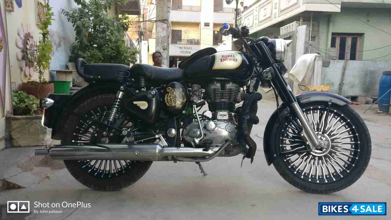 Black Royal Enfield Classic 350