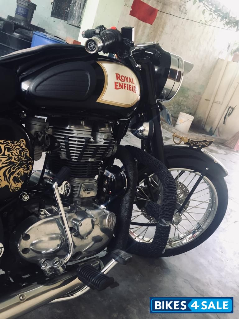 Black Royal Enfield Classic 350