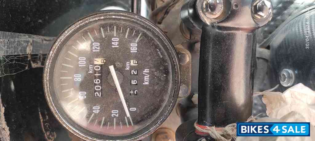 Black Bajaj Avenger 220 DTS-i