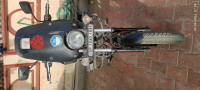 Black Bajaj Avenger 220 DTS-i