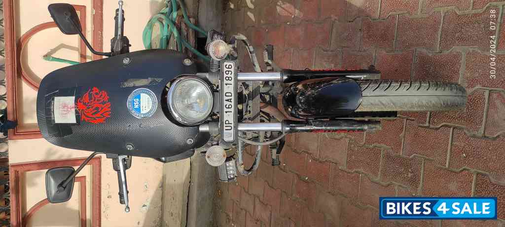 Black Bajaj Avenger 220 DTS-i