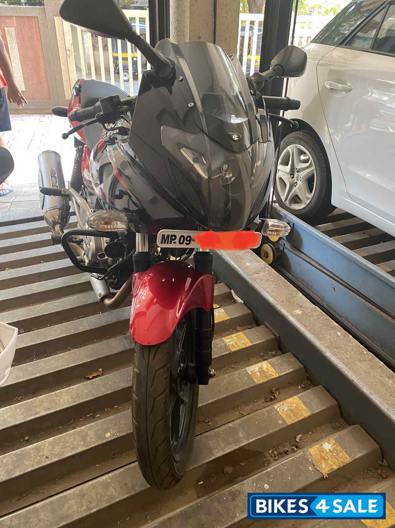 Red Bajaj Pulsar 220 DTSFi