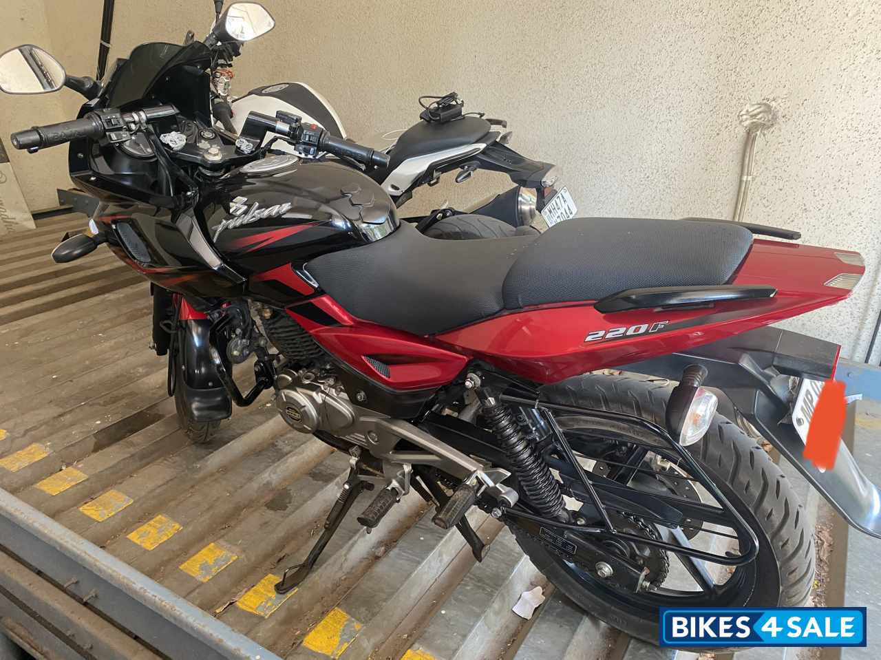 Red Bajaj Pulsar 220 DTSFi