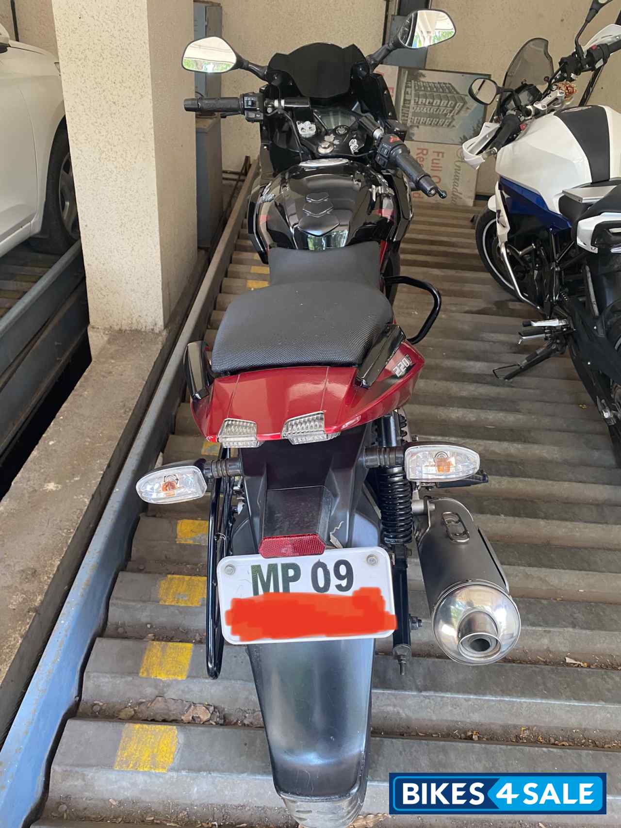 Red Bajaj Pulsar 220 DTSFi