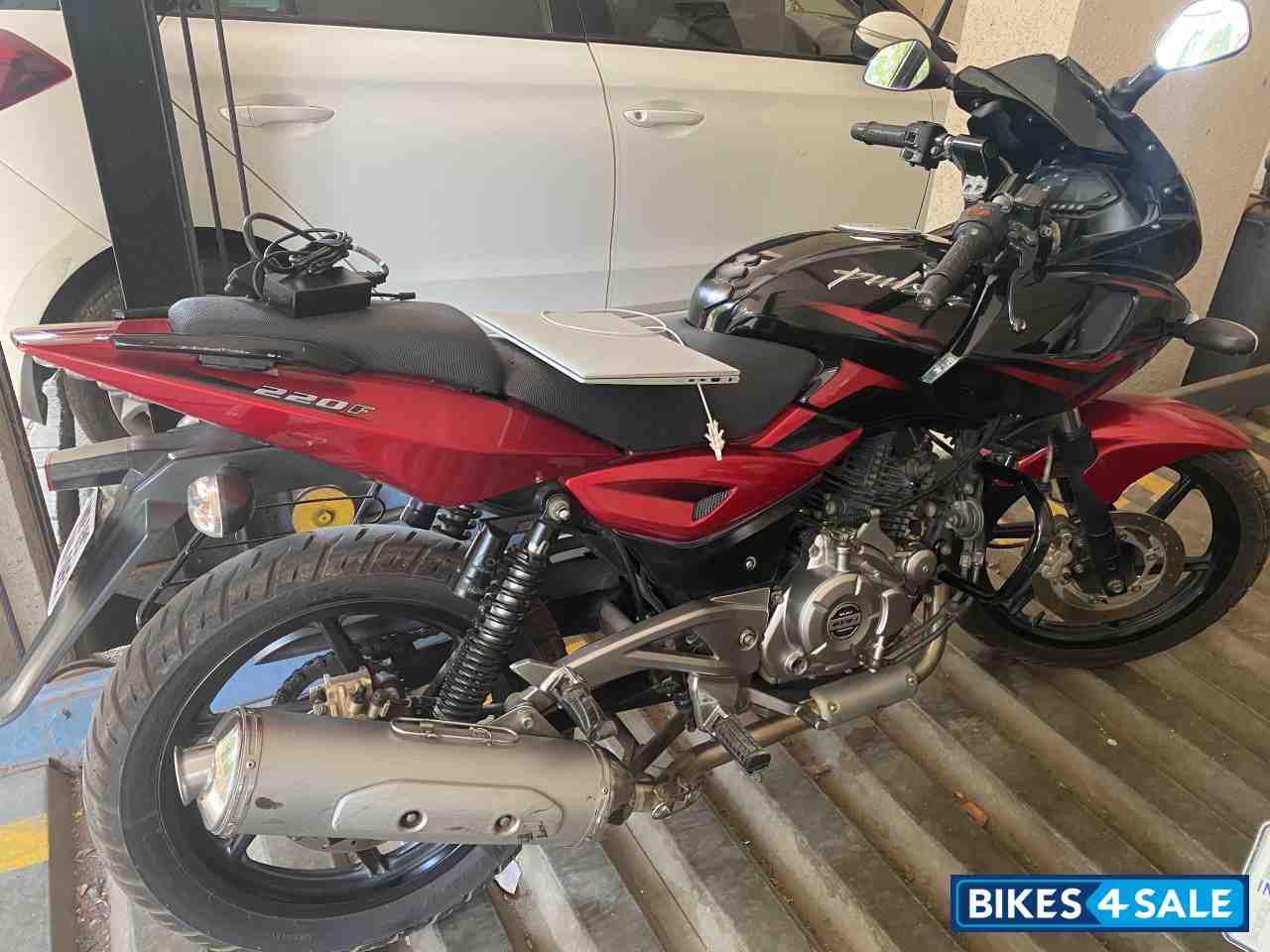 Red Bajaj Pulsar 220 DTSFi