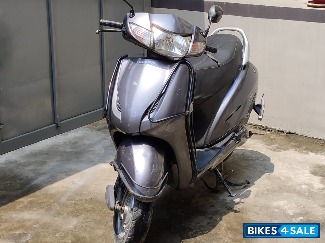 Grey Matalic Honda Activa