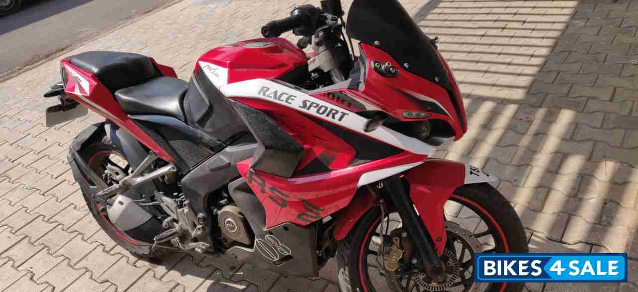 Red Bajaj Pulsar RS 200 ABS Red Bajaj Pulsar RS 200 ABS
